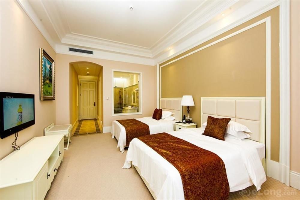 Blue Sky Hotel Янтай Екстериор снимка